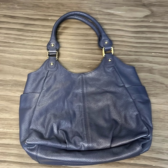 CUORE & PELLE 100% BLUE PEBBLED LEATHER HANDBAG WITH GOLD HARDWARE - Picture 2 of 16